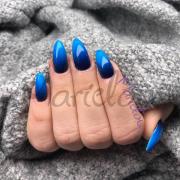 Blue Ombre💎💜 zimowa wersja❄️ #ombrenails #zdobieniepaznokci #paznokciehybrydowe #hybridnails #manicurehybrydowy #nails #nailstagram #nailfashion #paznokciezimowe #paznokciezelowe #paznokcie #indigonails #indigonailslab